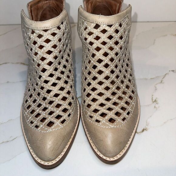 Jeffrey Campbell Cutout Taggart Booties Natural Beige Leather Size 7 - Picture 2 of 11